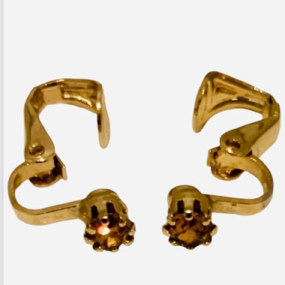 VINTAGE Topaz Color Stones Clip On Gold Tone Earrings Jewelry Beautiful designs